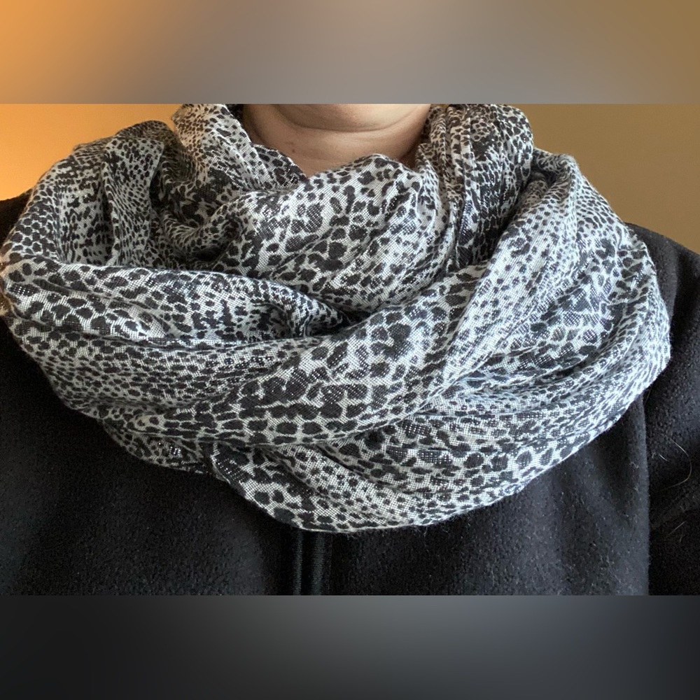 CALVIN KLEIN snake 🐍 print infinity scarf.